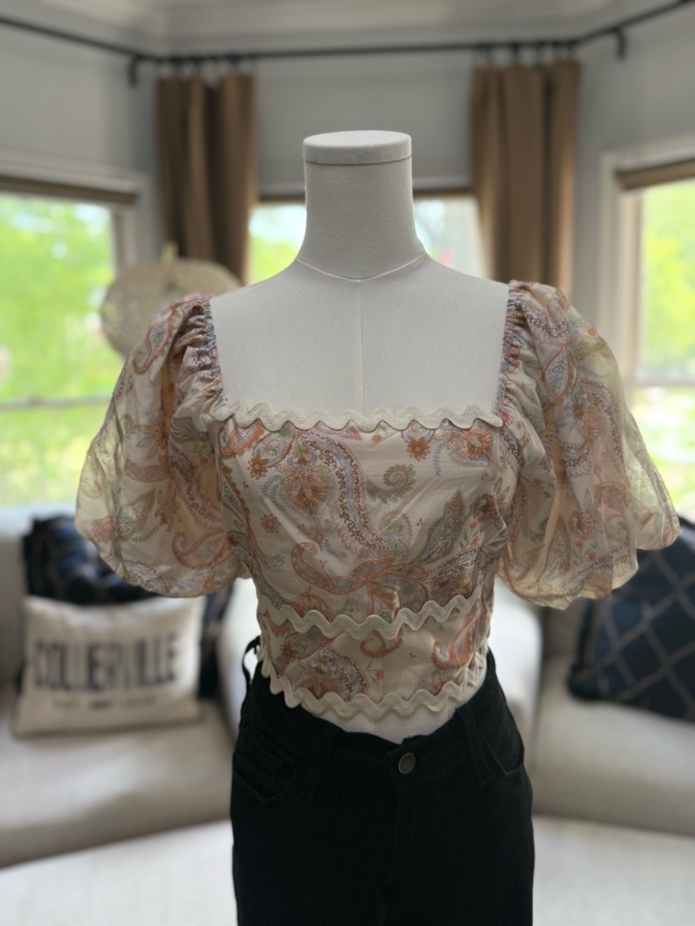 Skies Are Blue Paisley Puff-Sleeve Crop Top - Cream